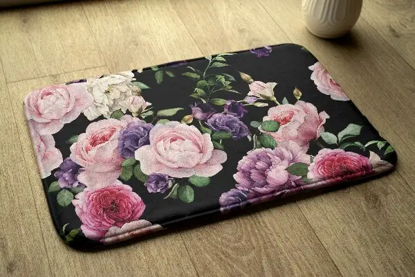 Teppich Blumen auf schwarzem Hintergrund
