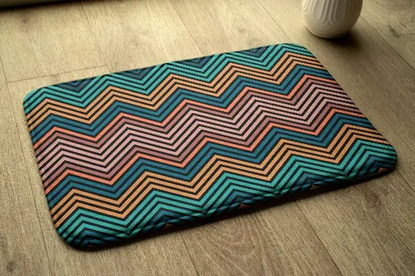 kleiner Teppich Zickzack-Muster