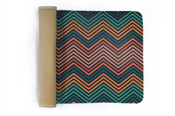 kleiner Teppich Zickzack-Muster