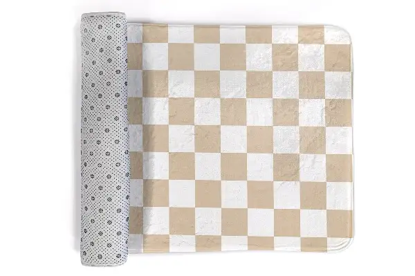 kleiner Teppich Schachbrettmuster