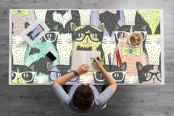 Büro-Schreibtischmatte Katzen in Gläsern.